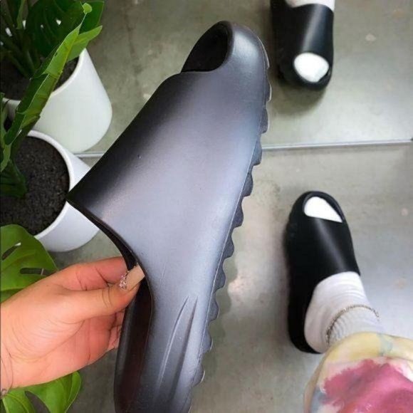 Lounge Slide Sandal in Black - Picture 9 of 9